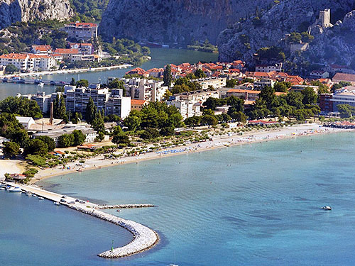 Vista della spiaggia di Velika Plaza da ovest